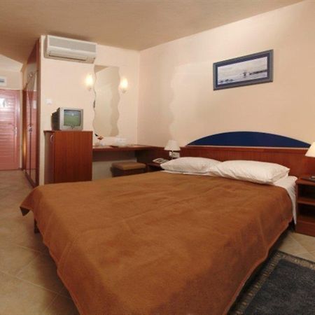 Hotel Brzet Omiš Esterno foto